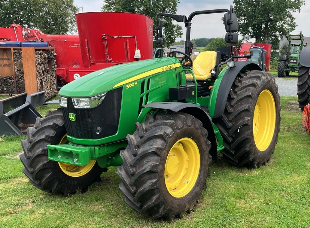 John Deere 5100M - Traktor