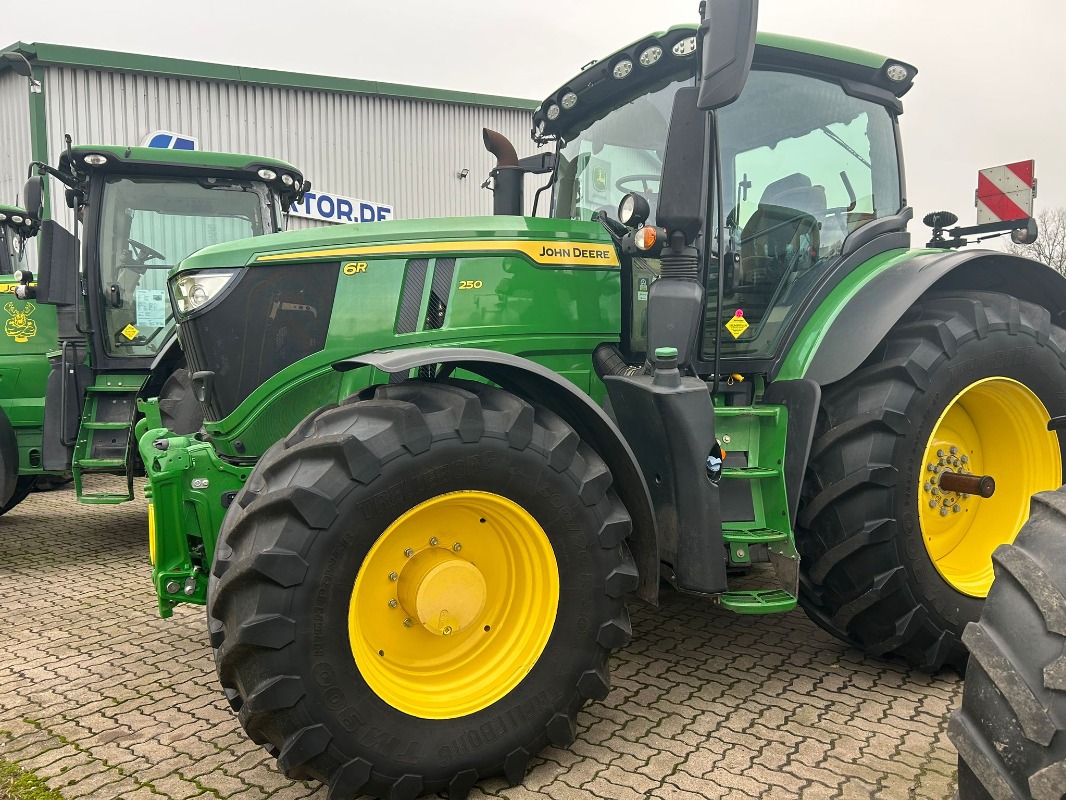 John Deere 6R 250 *MIETRÜCKLÄUFER* - Trator